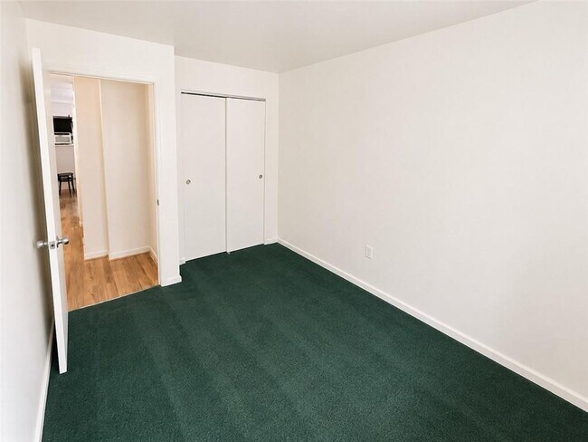 Building Photo - 448 Howard Ave