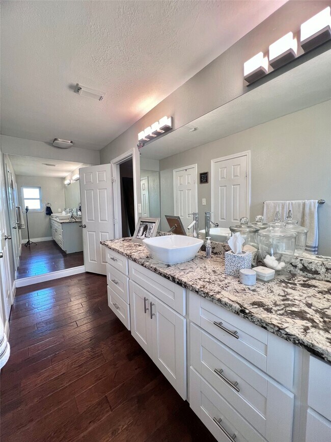 Building Photo - 15126 Turkey Creek Dr