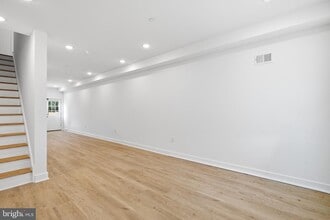 Building Photo - 1020 W Arizona St