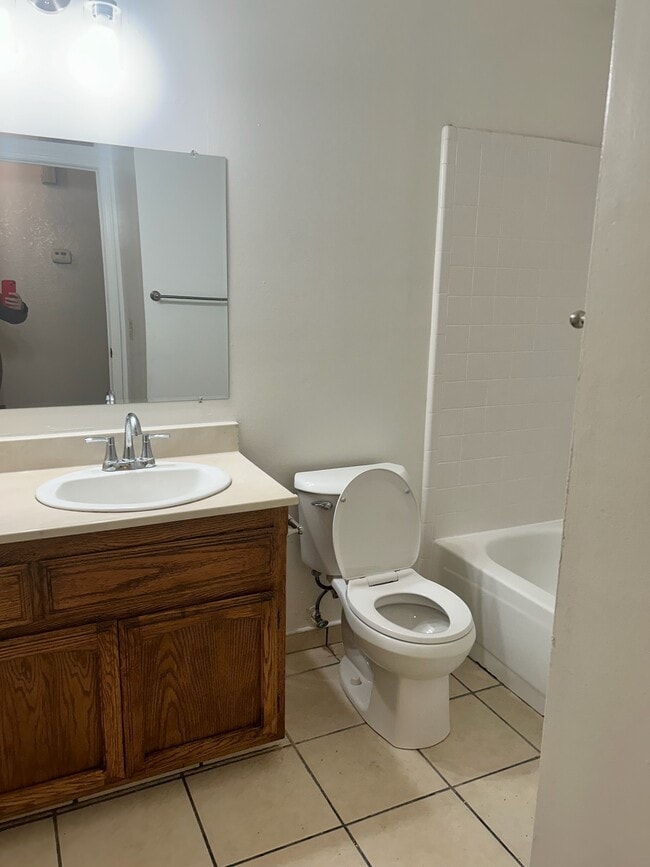 Building Photo - 1008 Shadow Ridge Dr