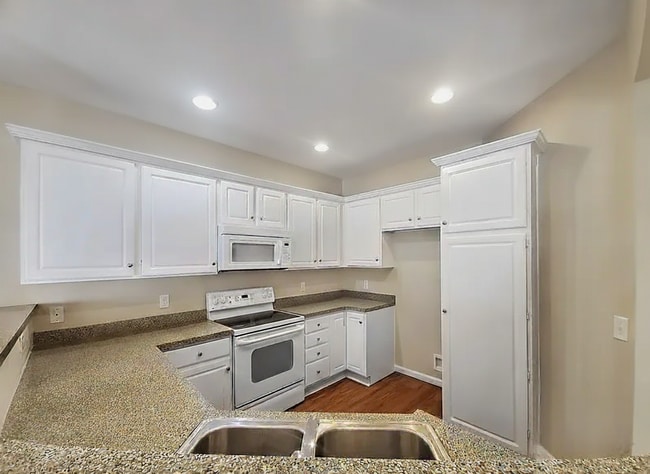 Building Photo - 412 Bridgewood Ct