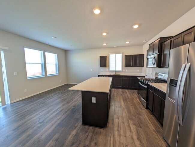 Building Photo - 1320 SW Pendleton Way