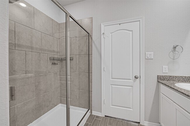 Building Photo - 25452 Northpark Lake Dr