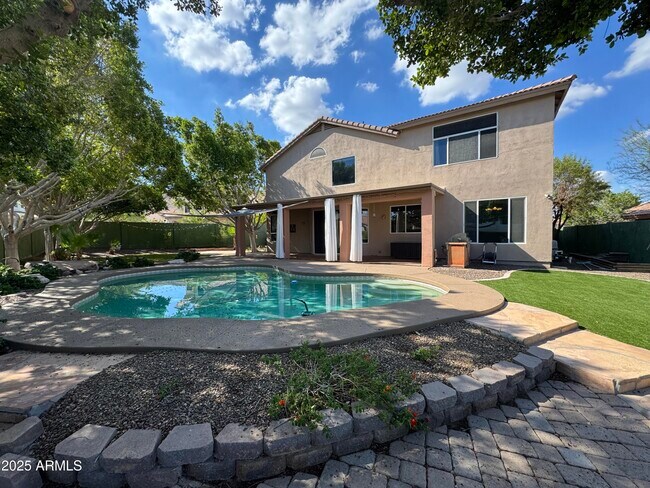 Building Photo - 3201 E Desert Flower Ln
