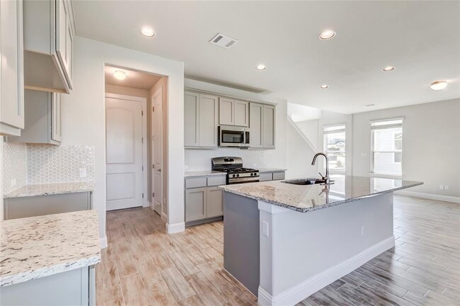 Building Photo - 113 Riverhill Dr