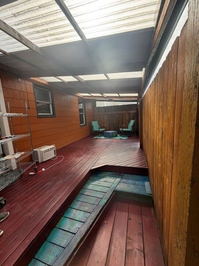 Building Photo - Cute and Cozy Newly Remodeled
