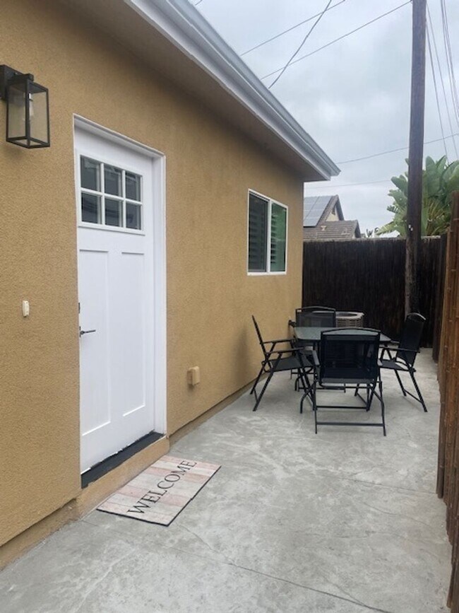 Building Photo - Beautifully Furnished 1 Bdrm 1 Bath House ...