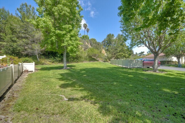 Building Photo - 1956 Sandstone Vista Ln