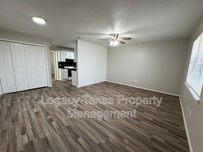 Building Photo - 1410 Courtney Pl