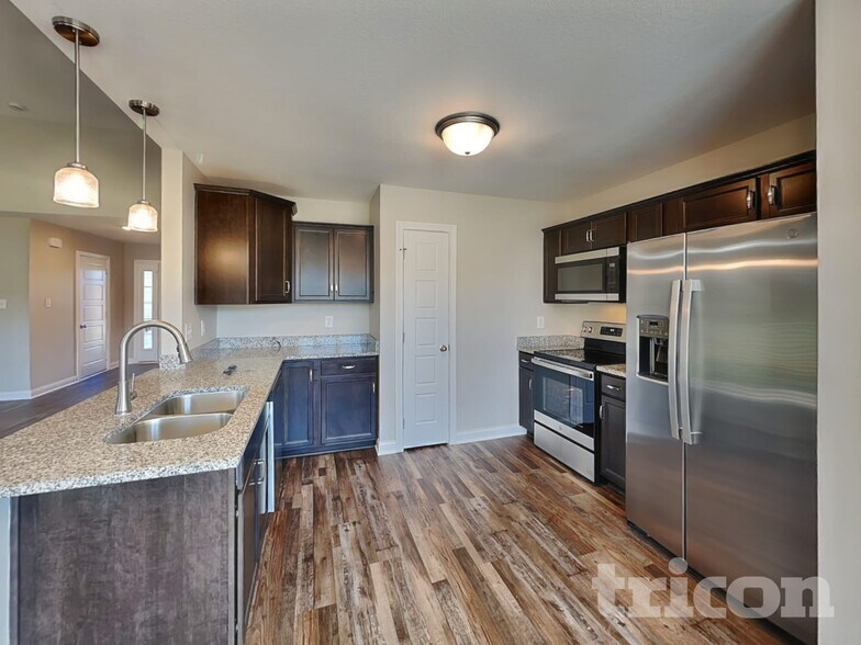 Building Photo - 1085 Dublin Dr