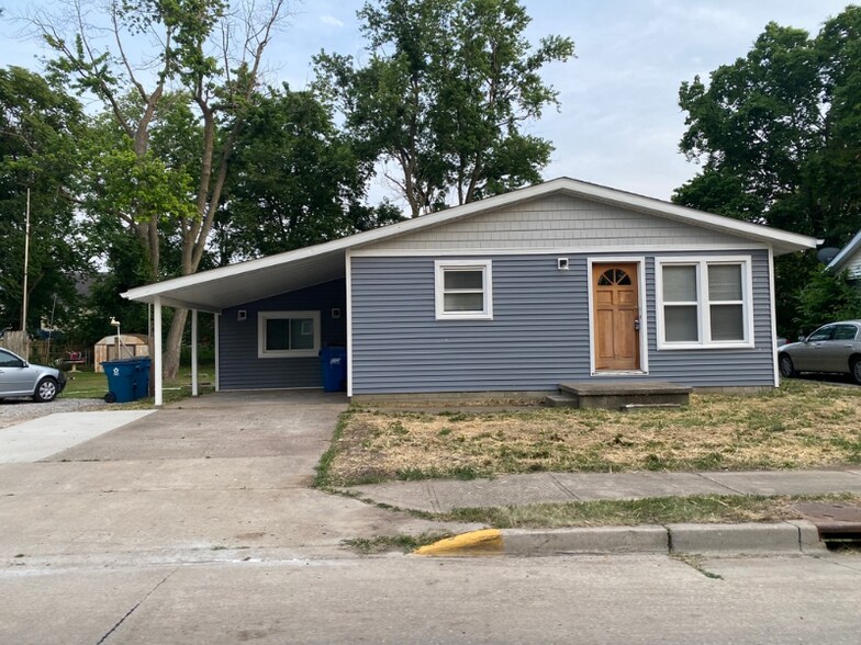 Primary Photo - 217 W Corbin St