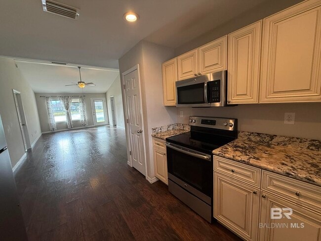 Building Photo - 912 Sentinel Cir