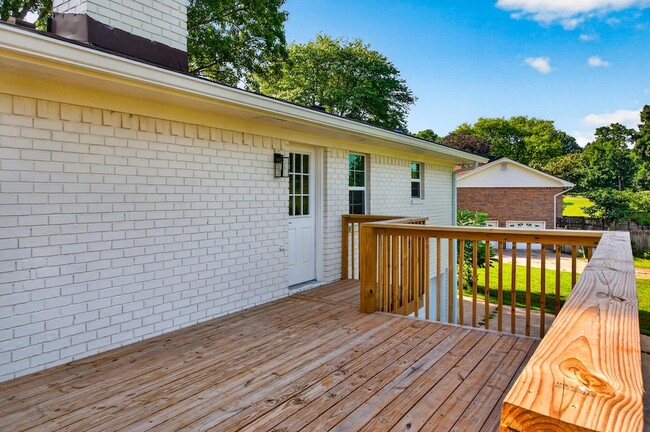 Building Photo - 9512 Heathwood Dr