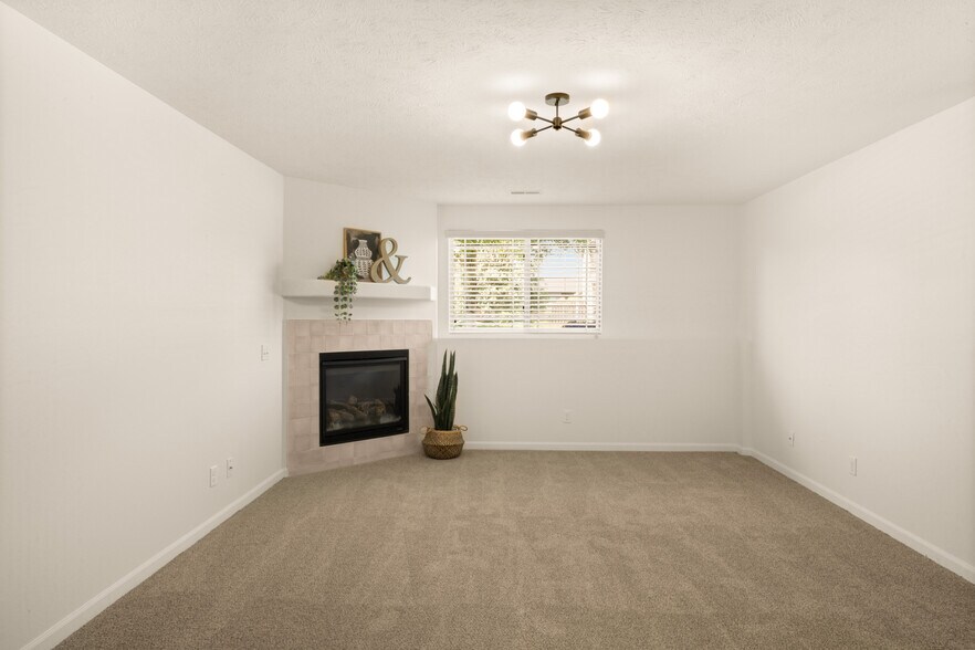 Building Photo - 13713 S 44th St