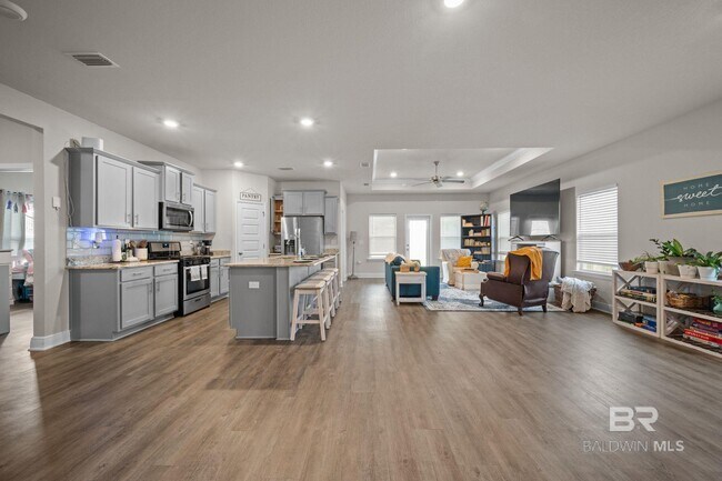 Building Photo - 30955 Semper Dr