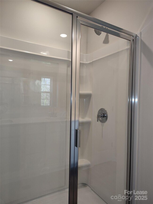 Building Photo - 3247 Crawford Ave