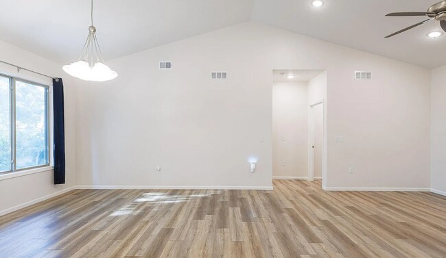 Building Photo - Don't miss out on this beautiful home!