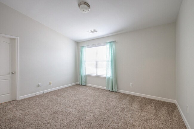 Building Photo - 5441 Perlou Ln