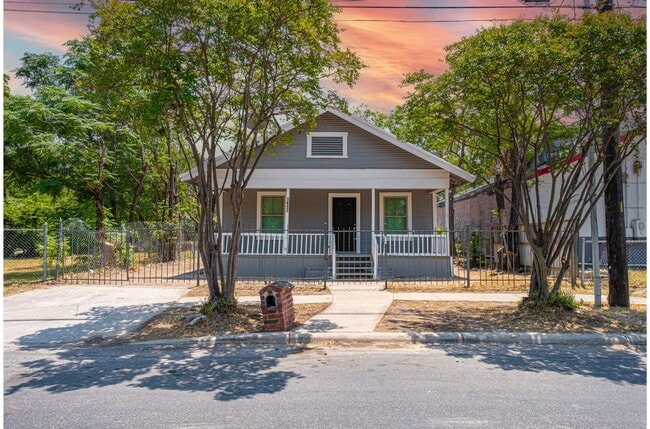 Primary Photo - Charming and Modern Living Near Downtown San Antonio