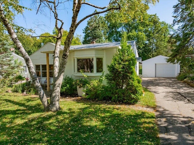 Building Photo - 401 Merrill Crest Dr