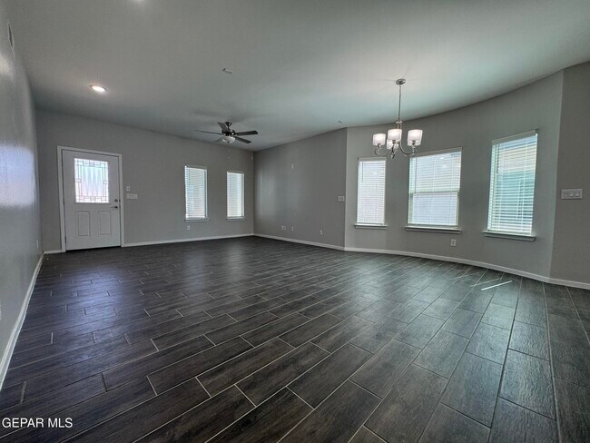 Building Photo - 13852 Paseo Alegre Ave