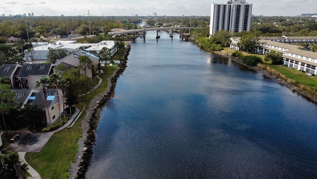 Building Photo - Riverfront Oasis in the City of Tampa!