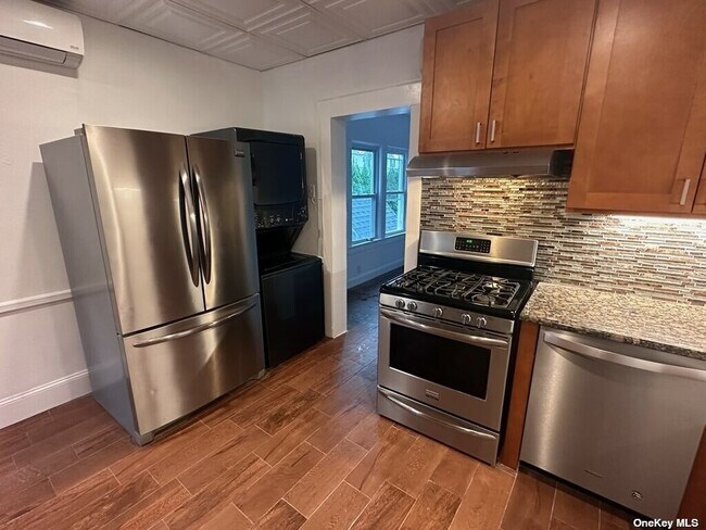 Building Photo - 89 N Forest Ave