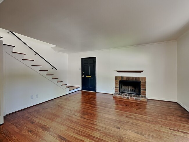 Building Photo - 6442 Bordeaux Ave