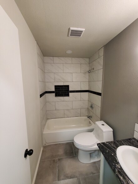 Front Bathroom - 16301 Malden Dr
