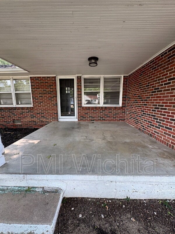 Building Photo - 1453 N Old Manor Rd