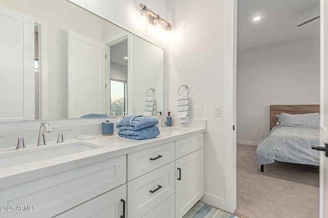 Building Photo - 13924 Dyer Ln