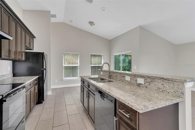 Building Photo - 2044 Hillview Cir