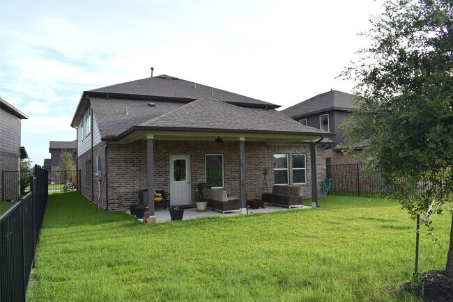 Building Photo - 1523 Alpine Dr