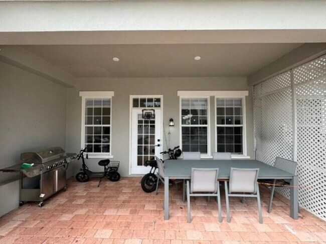 Building Photo - 4 Bedroom fully renovated Townhome in the Main Village of Celebration