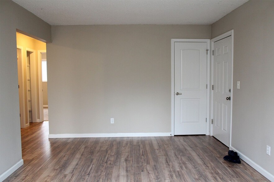 Building Photo - 4609-4609 NE Killingsworth St