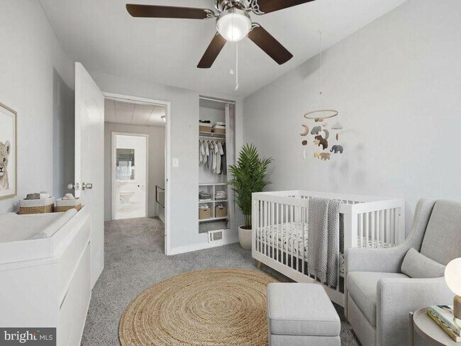 Building Photo - 7911 Bank St