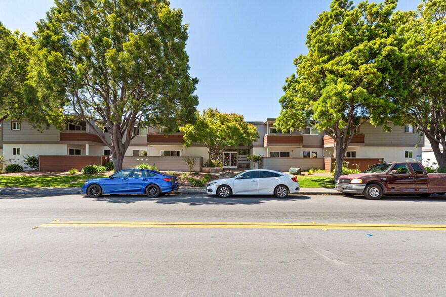 Building Photo - 170 Locksunart Way