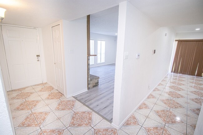 Building Photo - 14010 Meyersville Dr