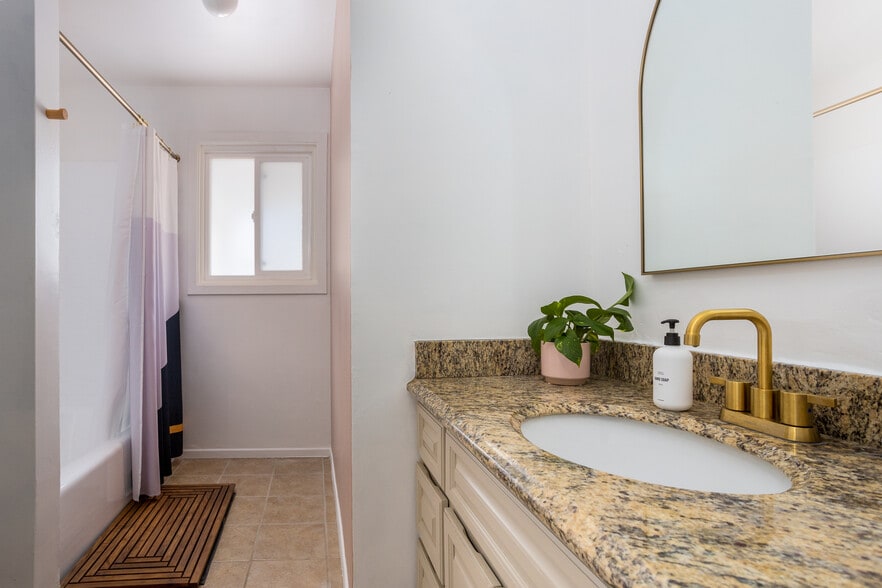Hallway bathroom - 56524 El Dorado Dr