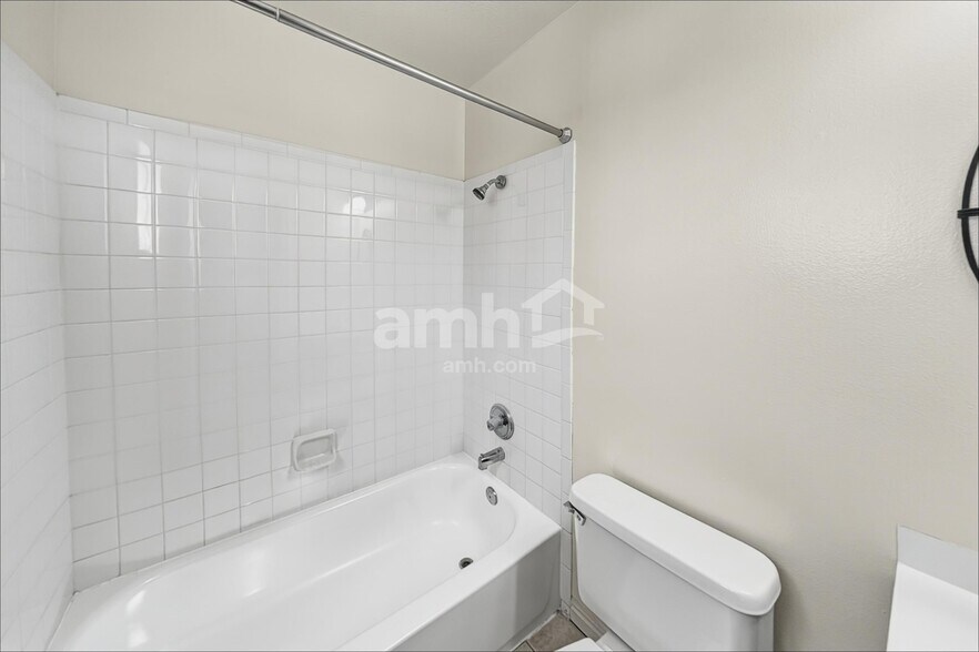 Building Photo - 272 S 590 W