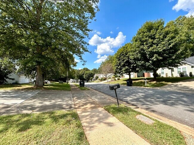 Building Photo - 1311 Hathshire Dr