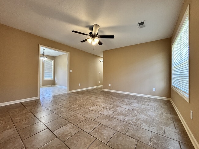 Building Photo - 546 Carter Ln