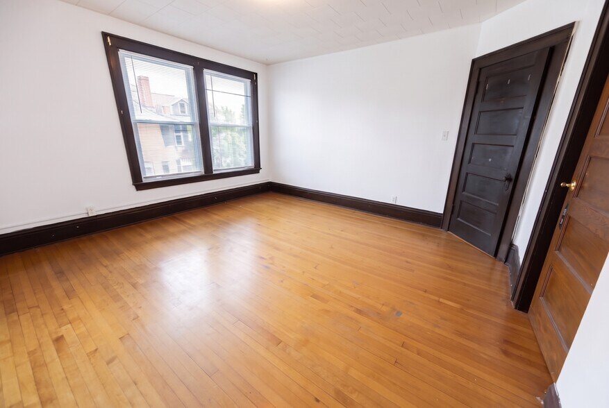 Building Photo - 410 W Mifflin St