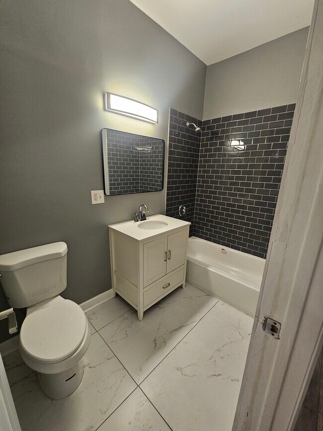 Building Photo - 4749 S Prairie Ave