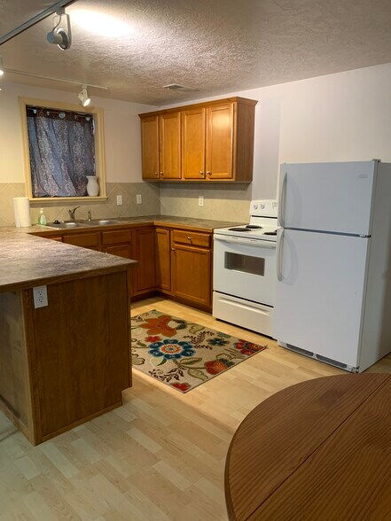 Kitchen - 1001 47th Ave