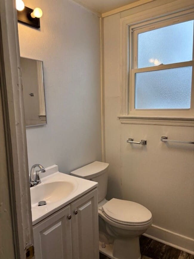 Building Photo - 1468 Hoyt St