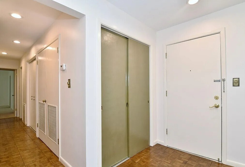 Entrance & Coat Closet - 19425 Van Aken Blvd