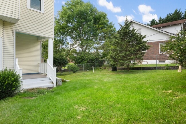 Building Photo - 4 to 5 bed / 2 Bath Just remodeled