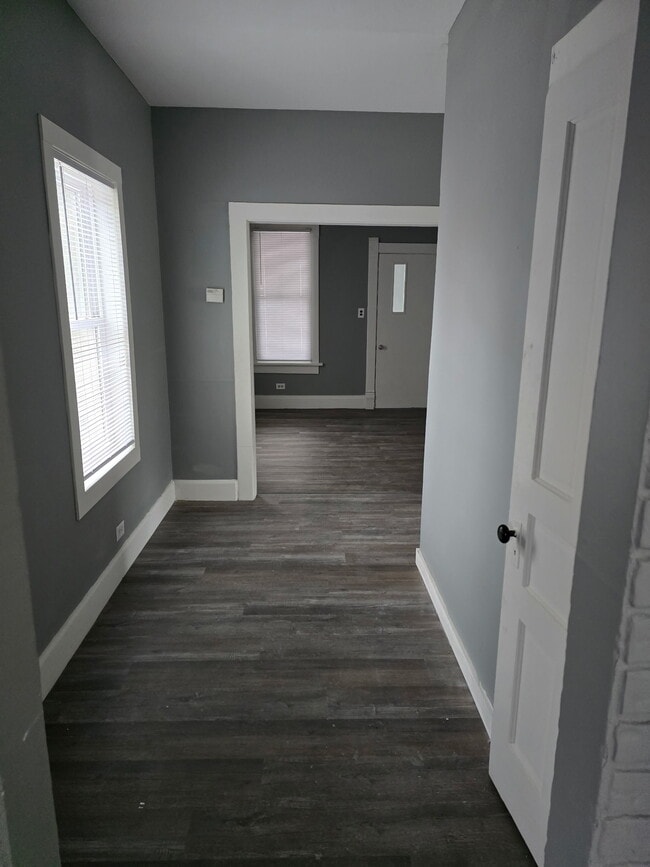 Building Photo - 204 Harrison St