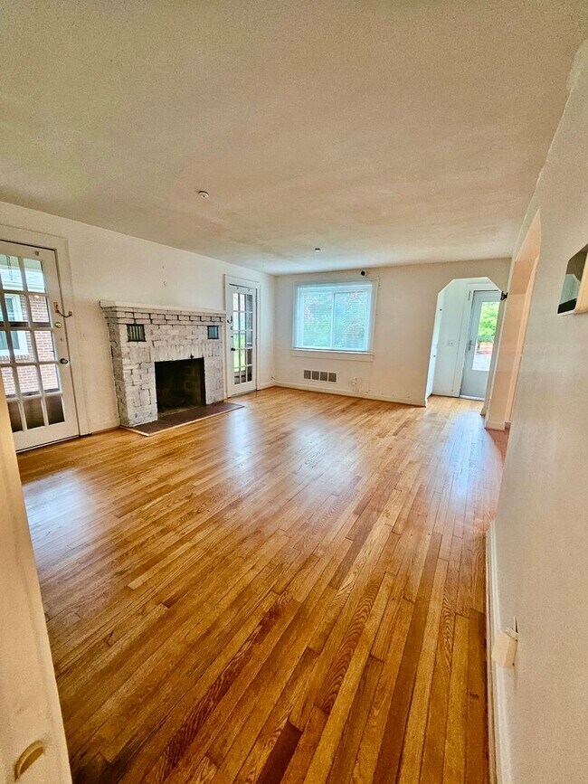 Building Photo - 2BD/1BA Brick Home in Cul-de-sac!